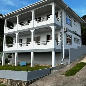 Western Ocean Breeze Self Catering Apartment