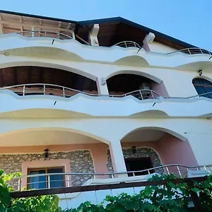 Casa Dolce Casa , Široka Albanie